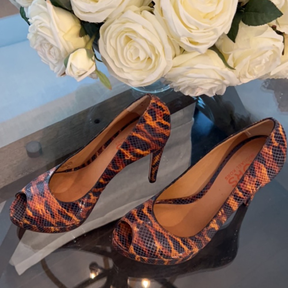 Beautiful Michael Kors tiger stilettos. Never worn excellent condition.